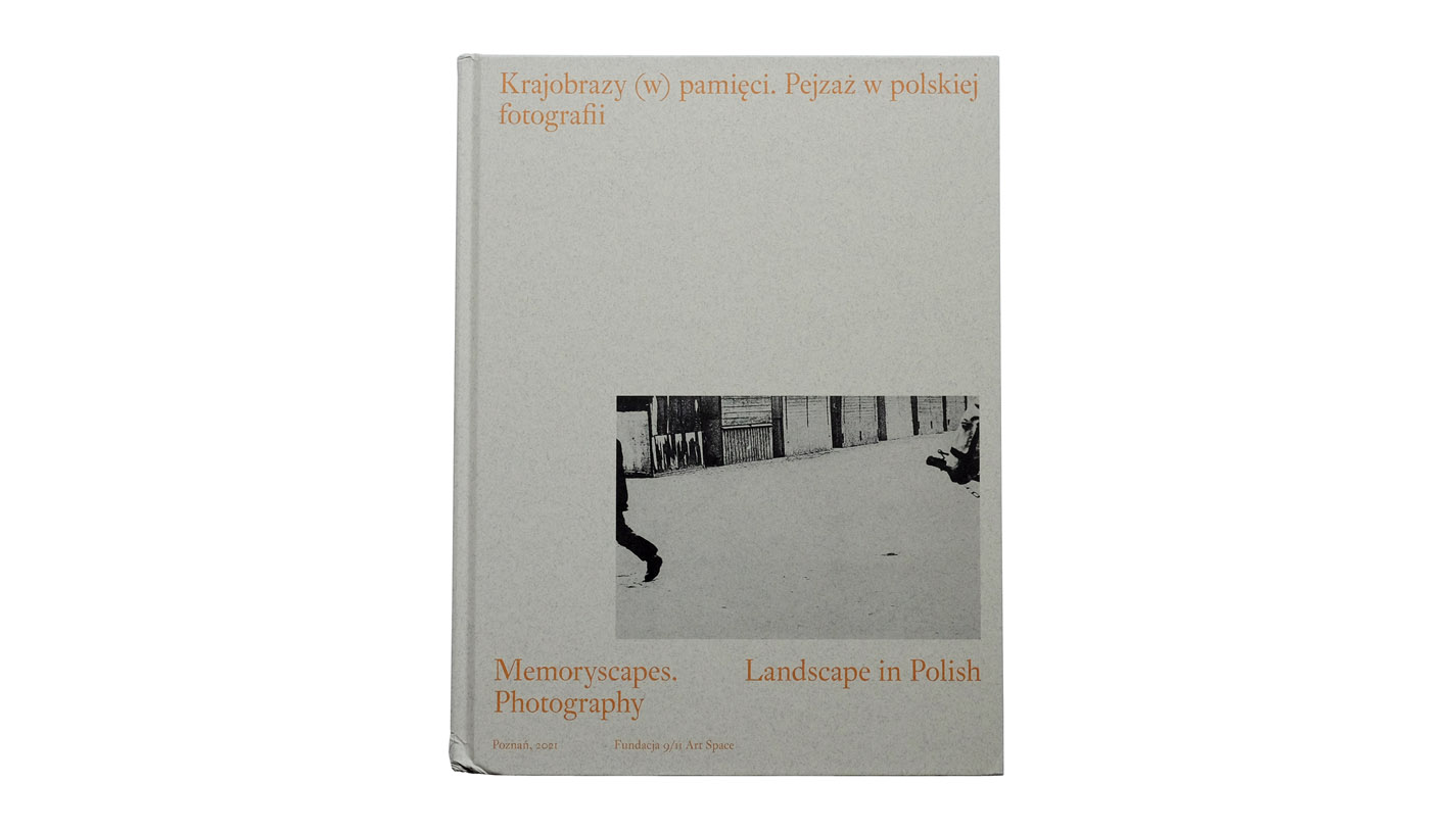 Krajobrazy (w) pamięci. Pejzaż w polskiej fotografii / Memoryscapes. Photography. Landscape in Polish - katalog wystawy - Fundacja 9/11 Art Space 2021