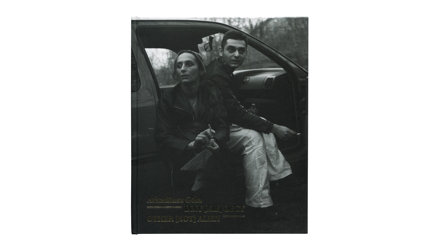 Arkadiusz Gola - INNY [NIE] OBCY. Romowie na Górnym Śląsku. 1991-2023 / OTHER [NOT] ALIEN. Roma in Upper Silesia. 1991-2023 - album fotografii - książka - Ars Cameralis / Pałac Schoena 2023