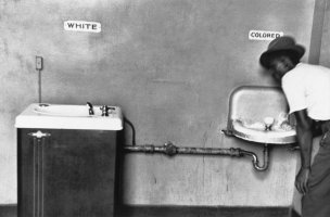 Elliott Erwitt (1928-2023)