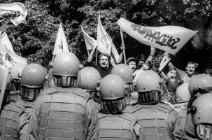 Demonstracja NSZZ „Solidarność” Regionu Śląsko-Dąbrowskiego przed Urzędem Rady Ministrów w Warszawie, 26 maja 1995. Fot. Anna Maria Brzezińska