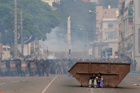 I Nagroda 53. edycji World Press Photo w kategorii: Spot News Stories, Walter Astrada, Argentina, Agence France-Presse, Bloodbath in Madagascar, February